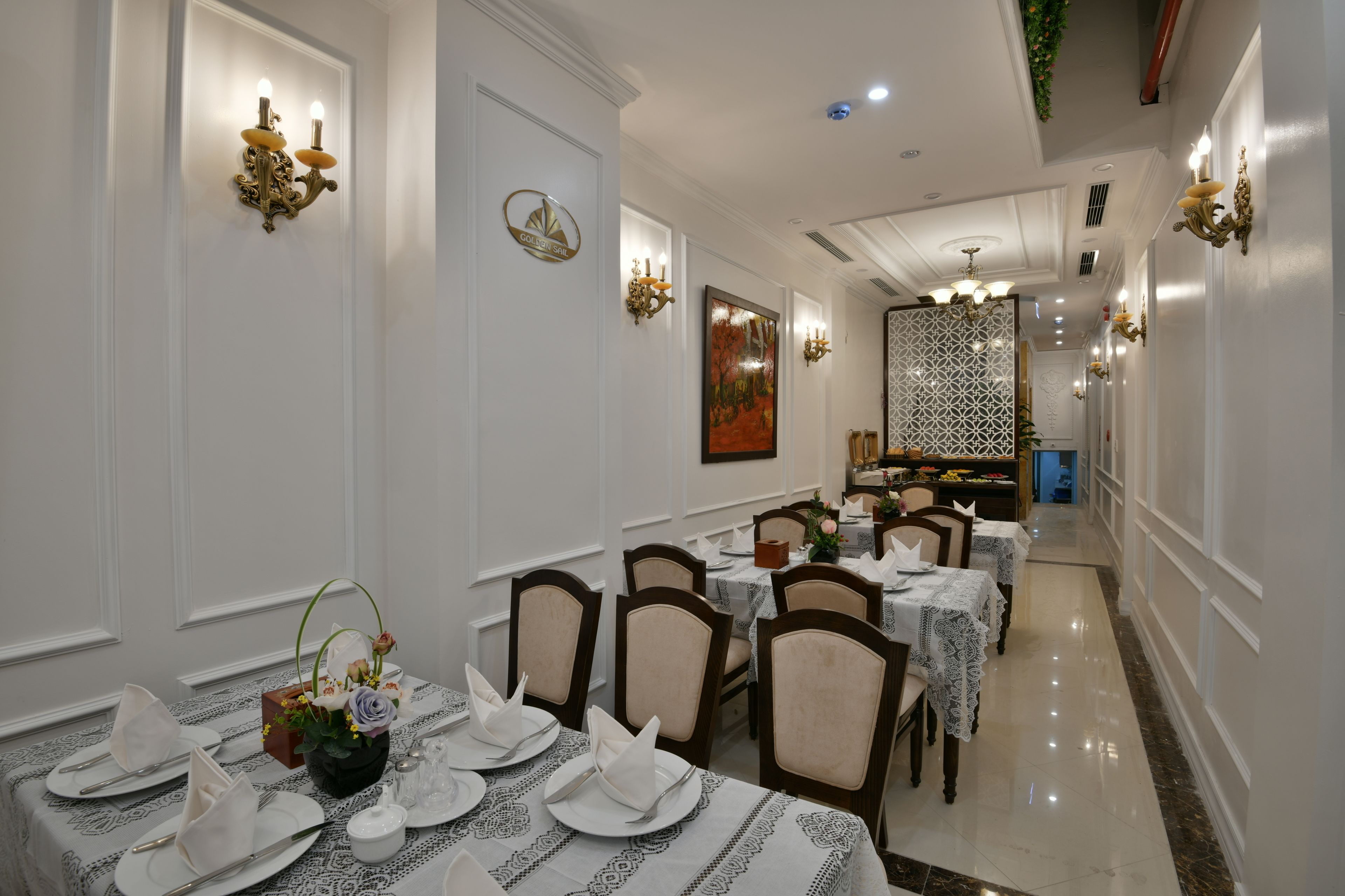 breakfast, lunch, dinner served; local and international cuisine