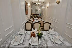Breakfast, lunch, dinner served; local and international cuisine  - Golden Sail Hotel (Hanoi)