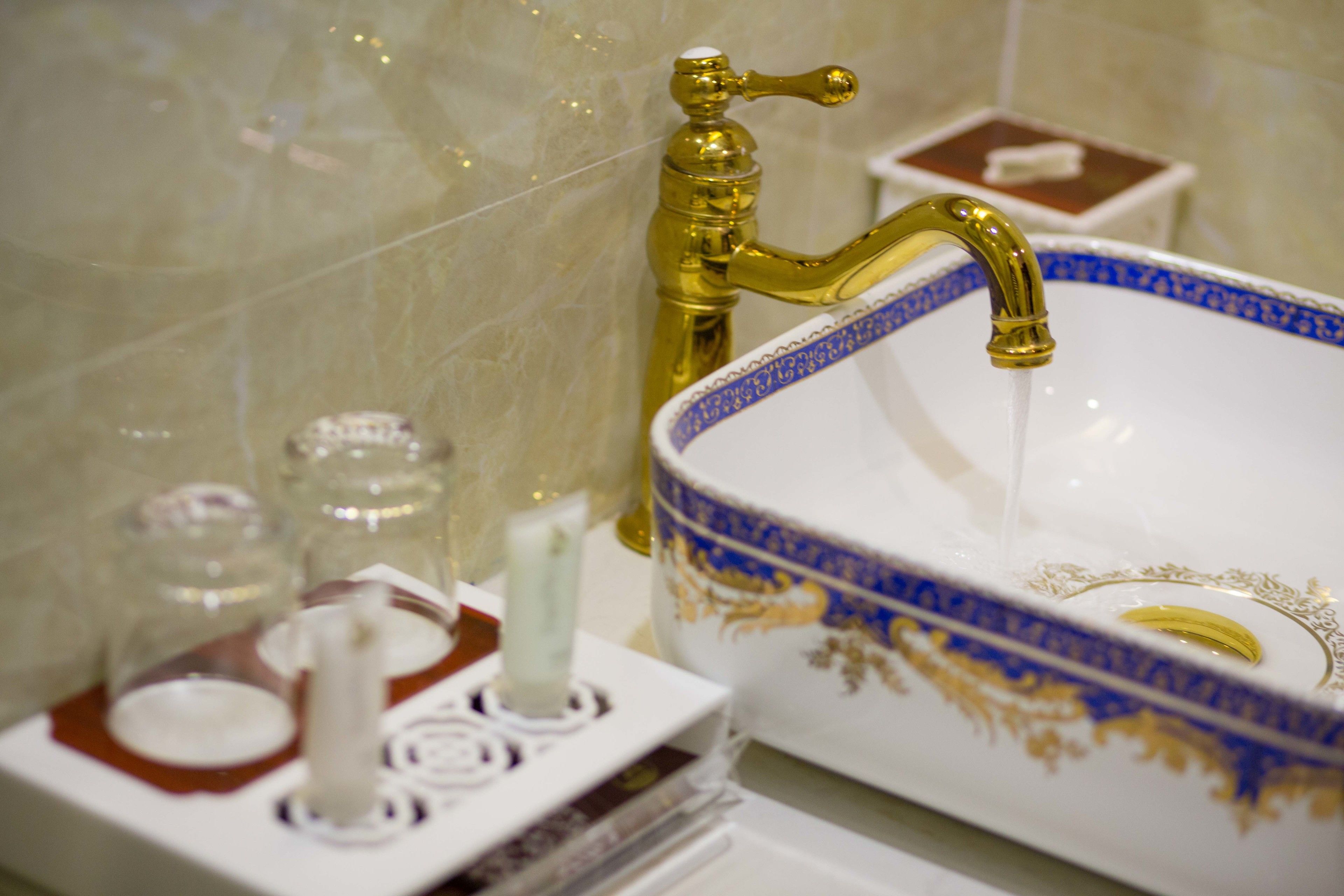 deluxe room, balcony | bathroom | shower, free toiletries, hair dryer, dressing gowns