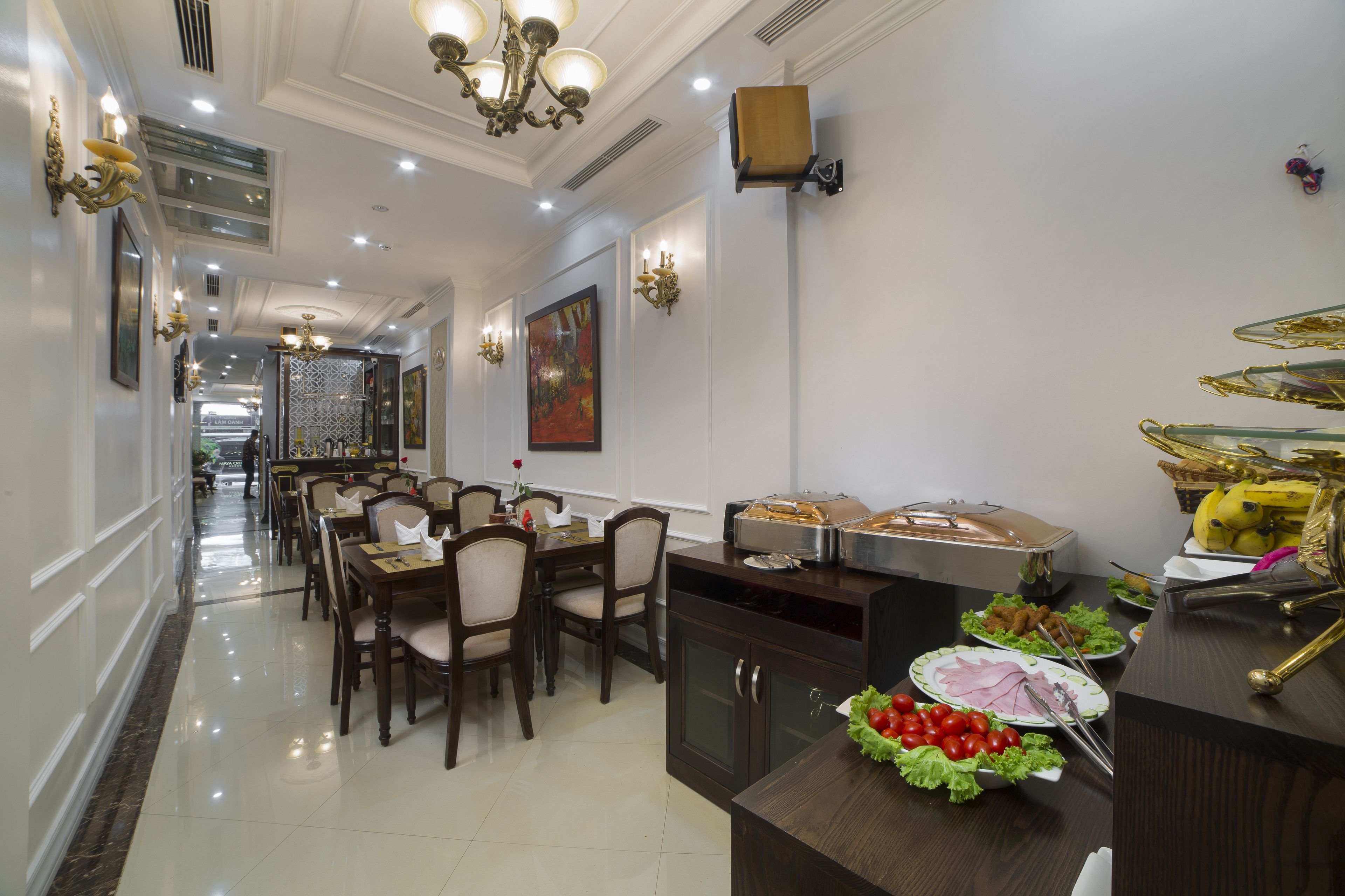 breakfast, lunch, dinner served; local and international cuisine