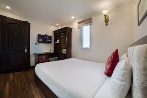 Premium bedding, minibar, in-room safe, desk - Golden Sail Hotel (Hanoi)