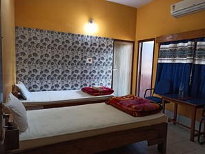 Bed sheets - Hotel Aane (Papumpare)