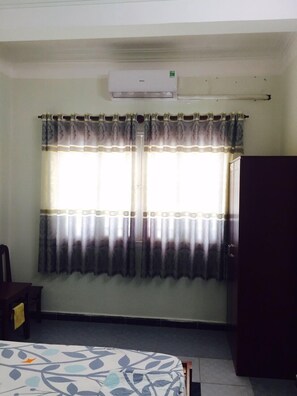 Desk, free WiFi - Bien Xanh Guest House (Ho Chi Minh City)