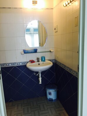 Double Room | Desk, free WiFi - Bien Xanh Guest House (Ho Chi Minh City)