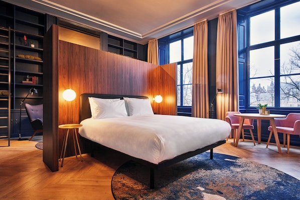 Suite, 1 Katil Raja (King), Kitchen (Monumental, Parliament View) | Pemandangan dari bilik