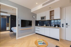 Premium bedding, in-room safe, blackout drapes, soundproofing - Staybridge Suites The Hague - Parliament by IHG (The Hague)