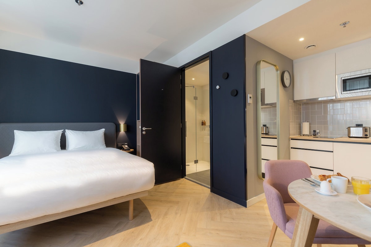 Peralatan tempat tidur premium, peti besi dalam bilik 
