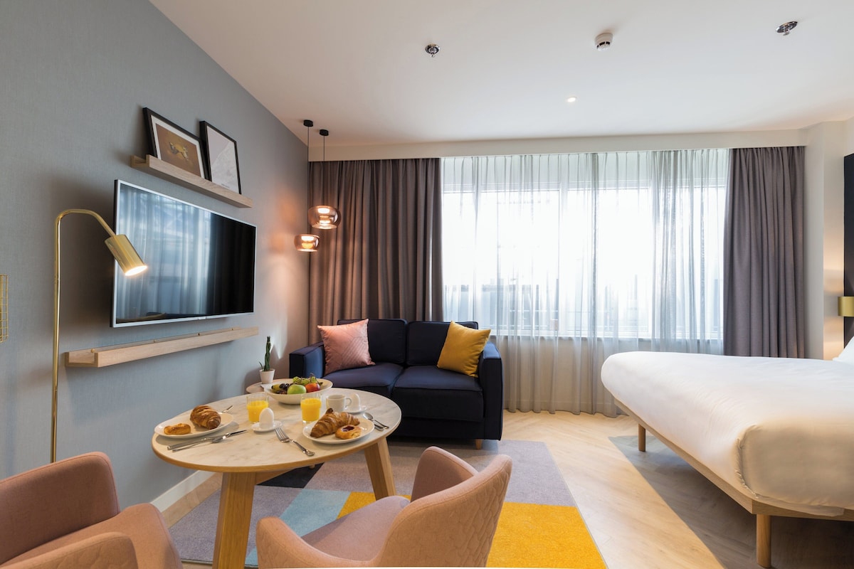 Peralatan tempat tidur premium, peti besi dalam bilik 