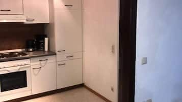 Apartment (Nr. 4) | Private kitchen | Fridge, microwave, oven, stovetop