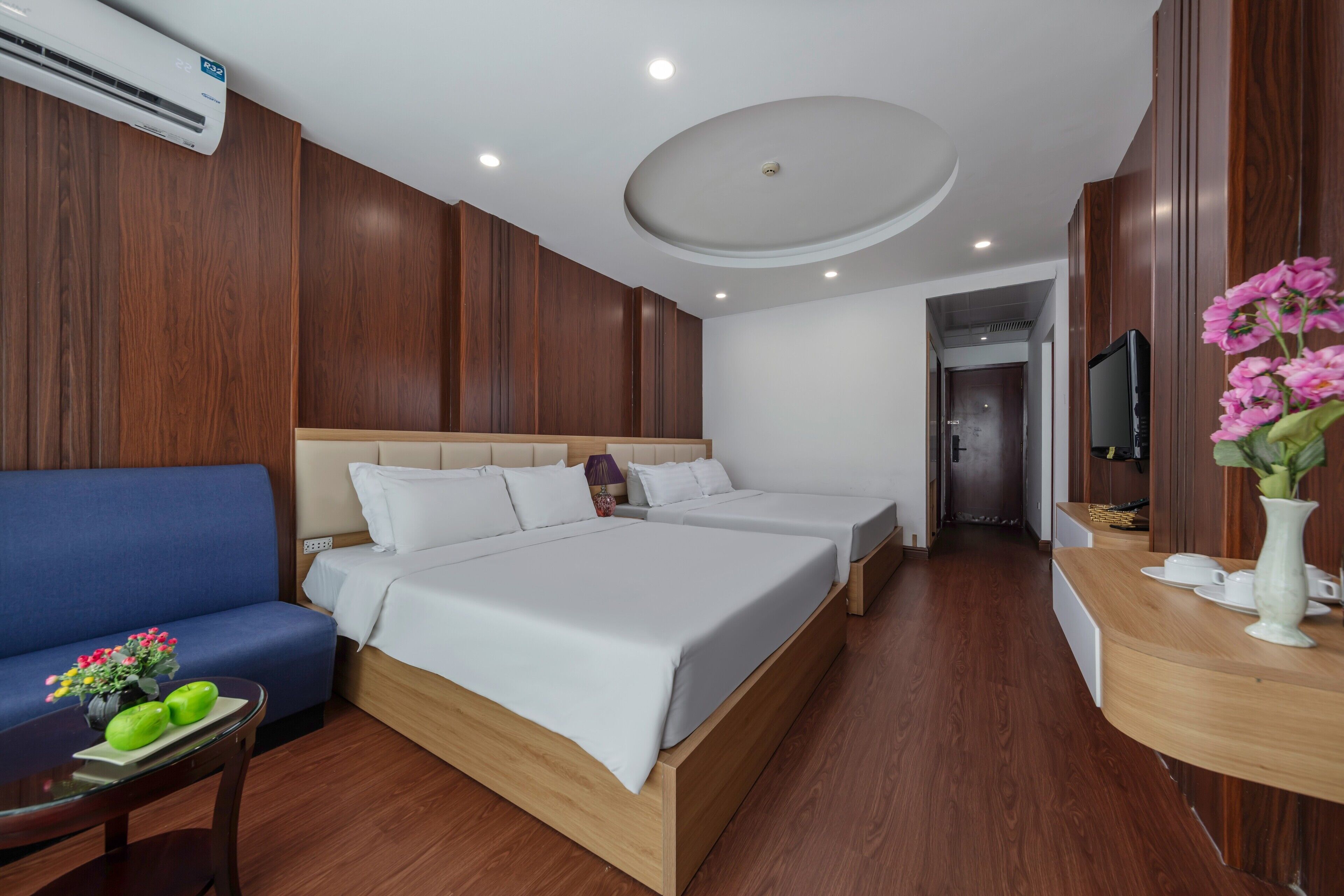 city quadruple room | premium bedding, minibar, individually furnished, desk