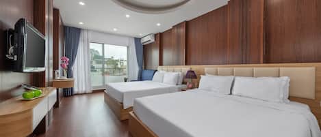 Premium bedding, minibar, individually furnished, laptop workspace