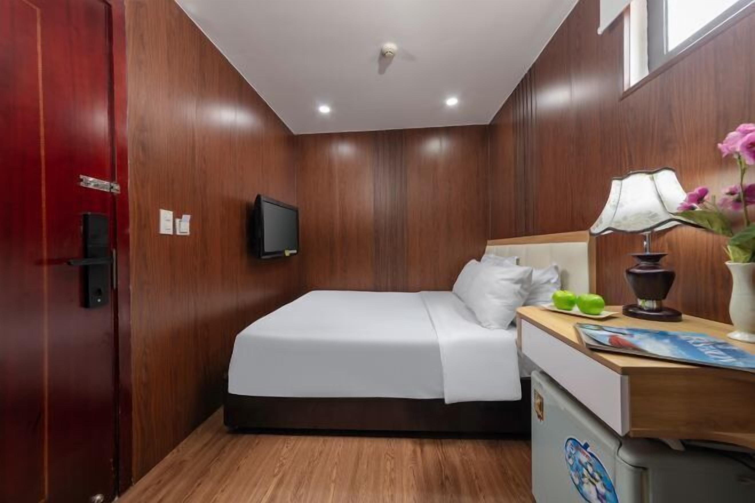 Ropa de cama de alta calidad, minibar y muebles diferentes 