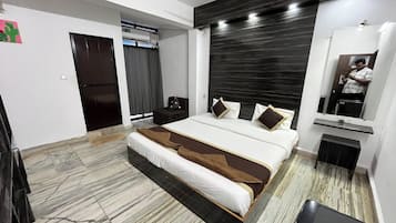 Habitación Deluxe | 1 dormitorio, escritorio, cortinas opacas