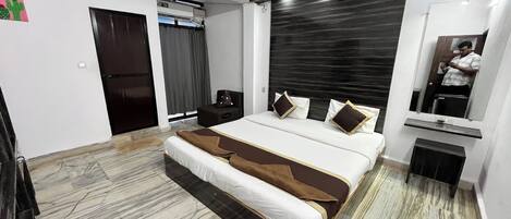 Deluxe-Zimmer | 1 Schlafzimmer, Schreibtisch, Verdunkelungsvorhänge