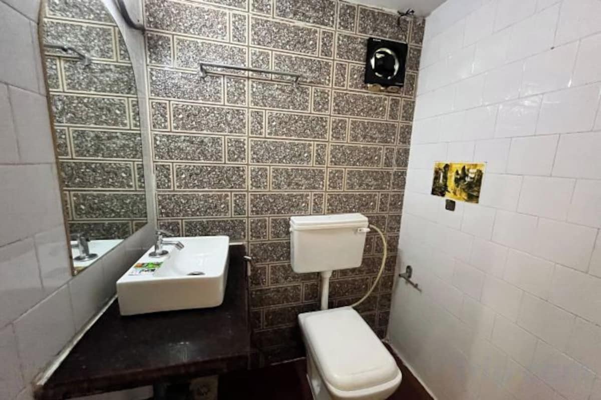 Regadera, regadera tipo lluvia, amenidades de baño gratuitas, toallas 