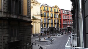 A street view with buildings, a roundabout, and vehicles. - Maison Arena (Naples)