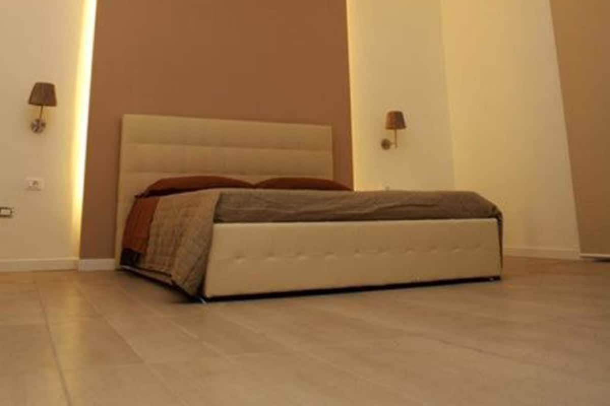 Desk, soundproofing, free WiFi, bed sheets