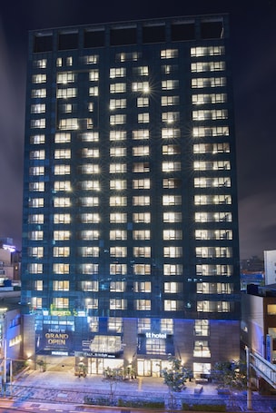 Front of property - evening/night