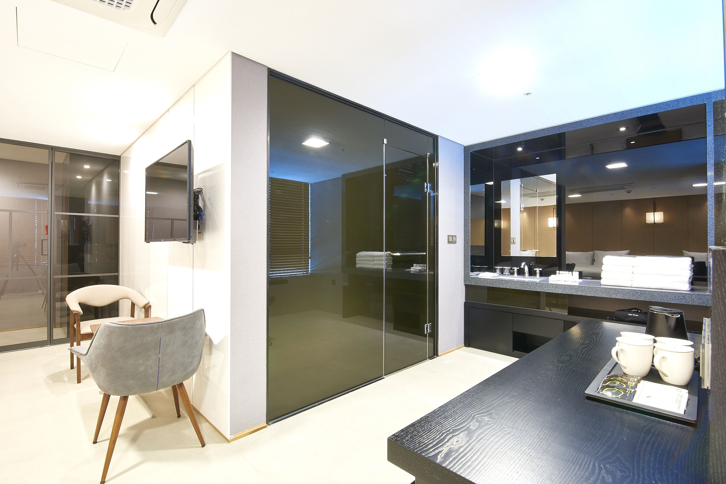 Deluxe Triple Room | In-room safe, laptop workspace, blackout drapes, soundproofing