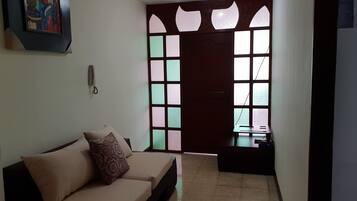 Classic Apartment, 3 Bedrooms, Non Smoking | Room amenity