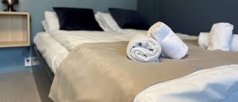 Desk, laptop workspace, soundproofing, free WiFi