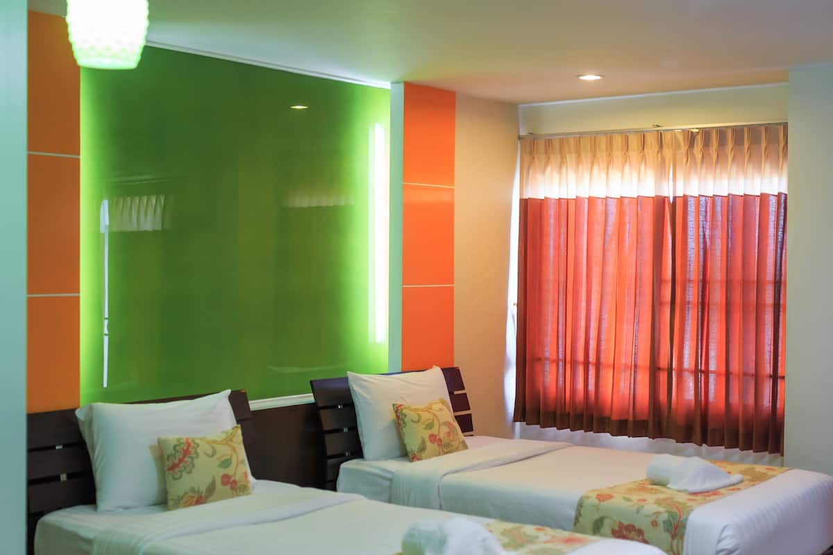 Habitación estándar con 2 camas individuales | Escritorio, cortinas blackout, wifi gratis y ropa de cama