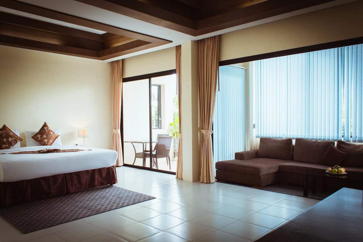 Junior Suite | In-room safe, soundproofing, free WiFi