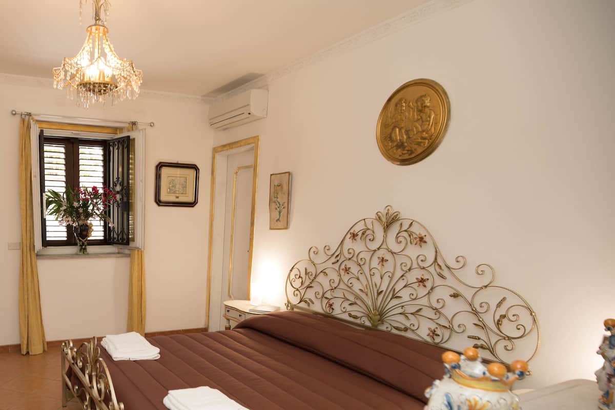 Deluxe Quadruple Room | In-room safe, individually decorated, individually furnished, desk