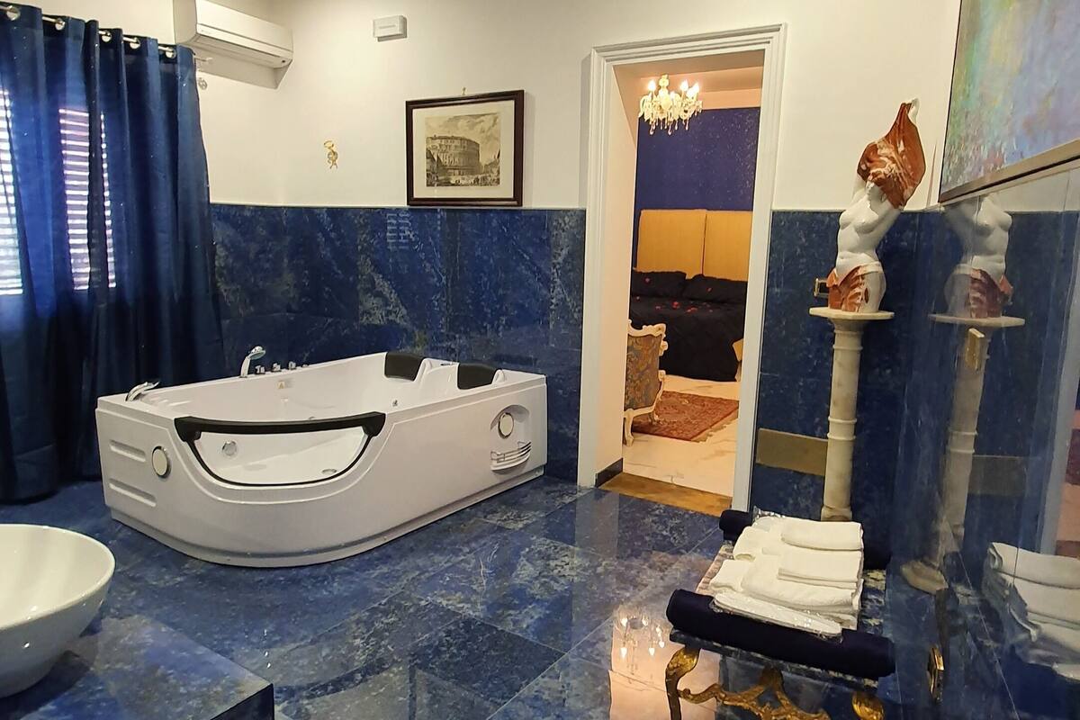 Luxury Studio Suite, Hot Tub | Private spa tub