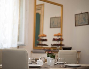 Free daily buffet breakfast - Cannatella's Mansion (Palermo)