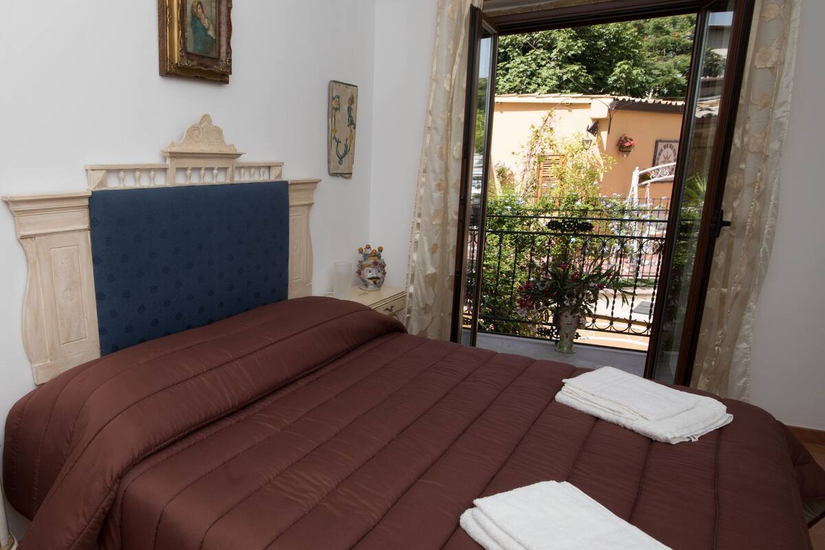 Luxury Room, Jetted Tub | In-room safe, individually decorated, individually furnished, desk