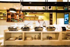 Petit déjeuner buffet servi tous les jours en supplément