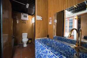 Buồng tắm vòi sen, đồ dùng nhà tắm miễn phí, máy sấy tóc 