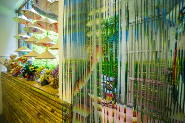 Living area - Ubuntu Hostel (Hanoi)