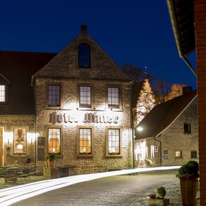 Front of property – evening/night - Hotel Winter (Schoeppingen)