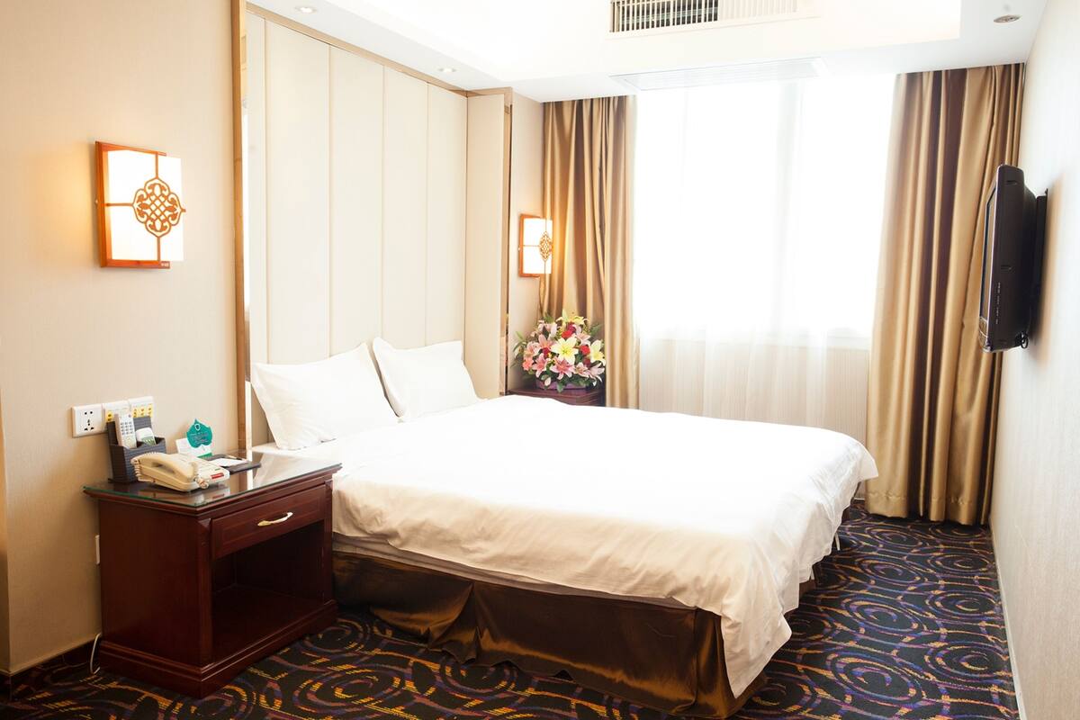 Superior Executive Single Room | Desk, blackout drapes, rollaway beds (surcharge), WiFi (free)