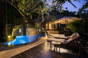 2 kolam renang terbuka 