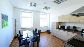 Apartemen, 1 kamar tidur (Ofencharme) | Dapur pribadi | Lemari es, microwave, kompor, dan mesin pencuci piring