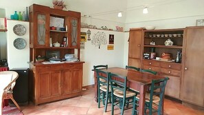 Desayuno continental diario (EUR 3 por persona)