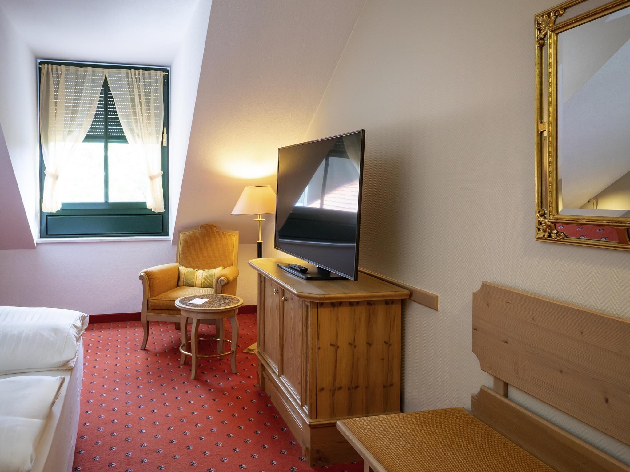 Executive Room, 1 King Bed | Down duvets, minibar, in-room safe, individually decorated