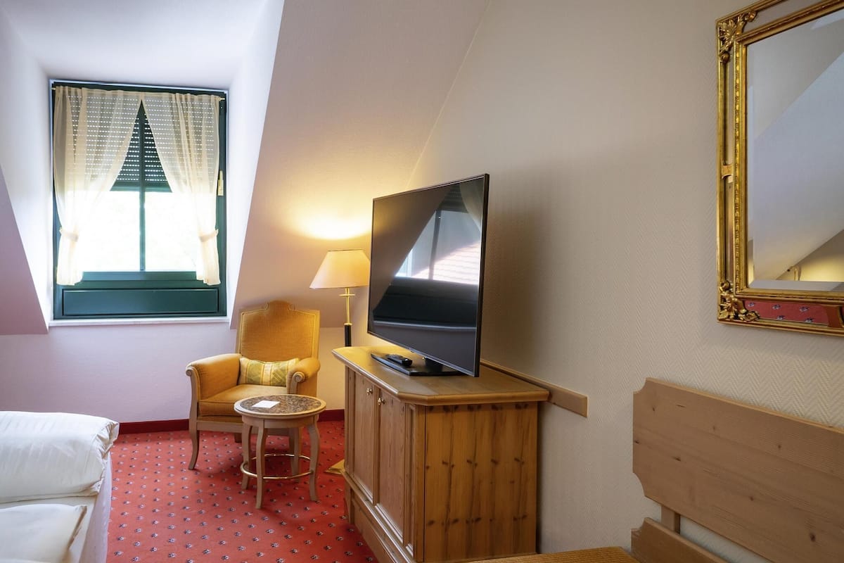 Chambre Exécutive, 1 trÚs grand lit | Couette en duvet d'oie, minibar, coffres-forts dans les chambres
