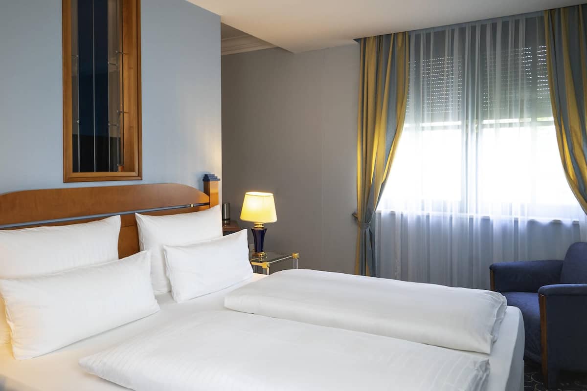 Executive Suite, 1 King Bed with Sofa bed | Down duvets, minibar, in-room safe, individually decorated