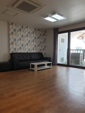 Suite (KRW10,000 surcharge for extra bedding) | Ekstrasenger (mot et tillegg), wi-fi (inkludert) og sengetøy