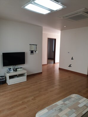 Suite (KRW10,000 surcharge for extra bedding) | Rollaway beds, free WiFi, bed sheets - Damyang Meta Pension (Damyang)