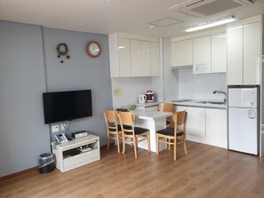 Family Room B (KRW10,000 surcharge for extra bedding) | Private kitchen | Fridge, microwave, stovetop, electric kettle - Damyang Meta Pension (Damyang)