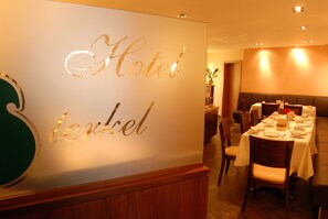 朝食 (ビュッフェ)、毎日提供 (有料)