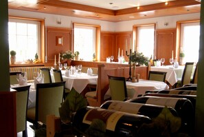 Dinner served, German cuisine - Hotel Sterkel (Roedermark)