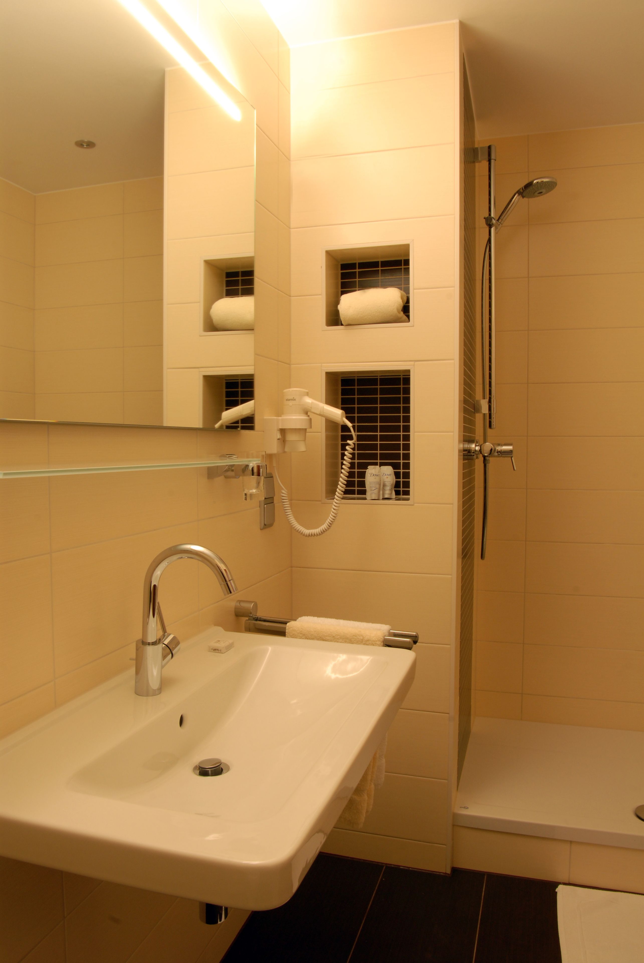 shower, rainfall showerhead, free toiletries, hair dryer