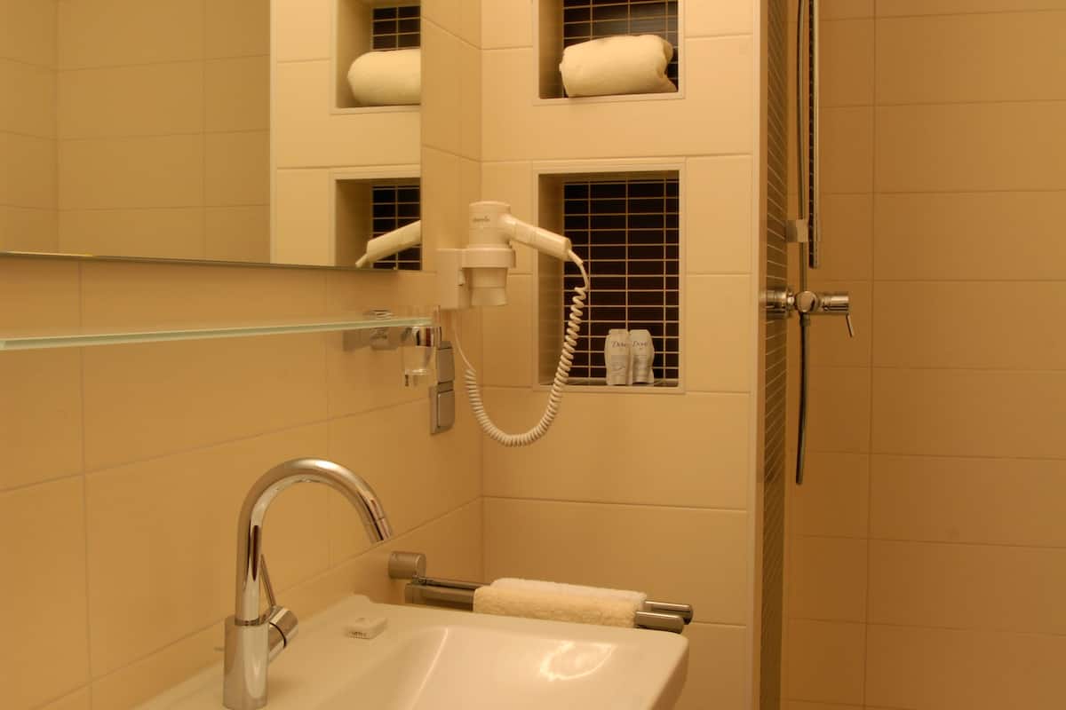 shower, rainfall showerhead, free toiletries, hair dryer