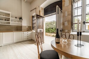 Suite studio Deluxe | Cuisine privée | Réfrigérateur, cafétière à espresso, cafetière-théière
